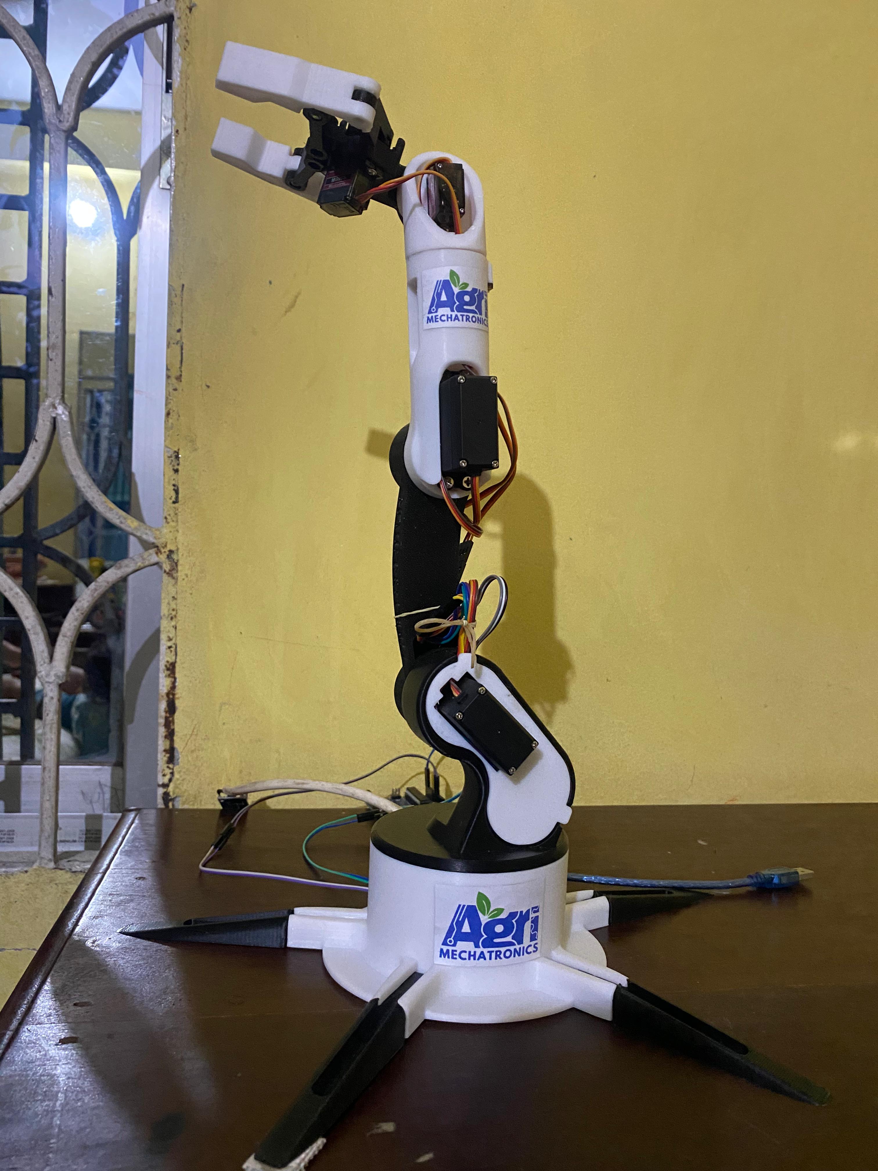 6-DOF Robotic Arm with Real-Time Control and 3D Visualization